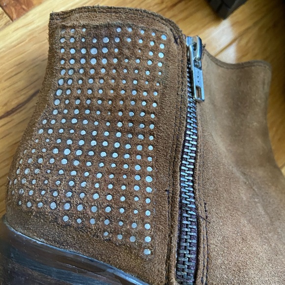 Cute Browns suede boots - Picture 2 of 6